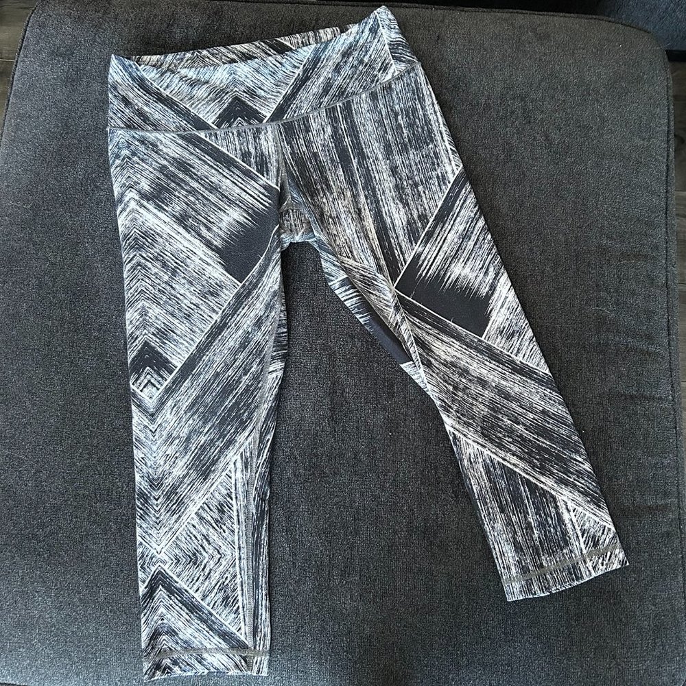 Lululemon Black White Capri Workout Pants 10